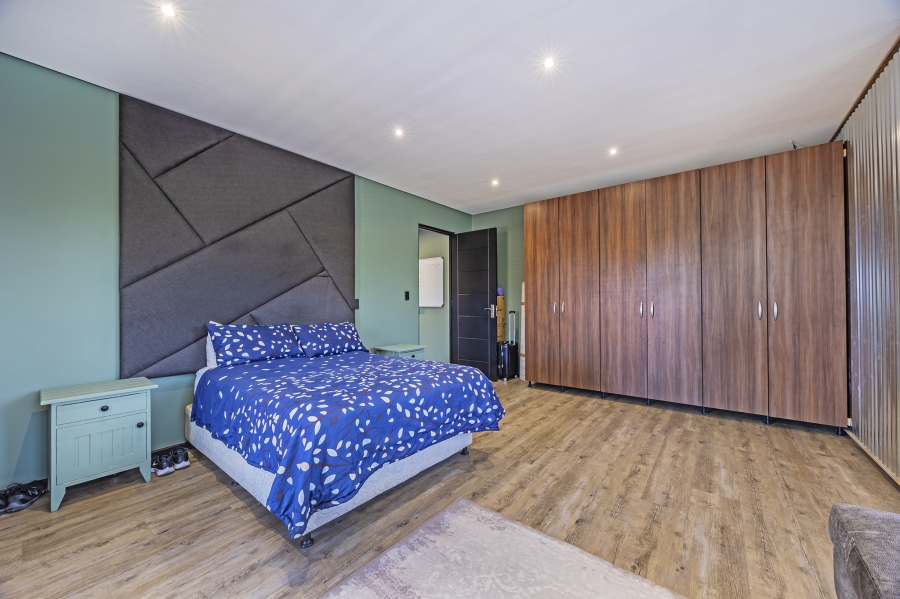 5 Bedroom Property for Sale in Elim Western Cape